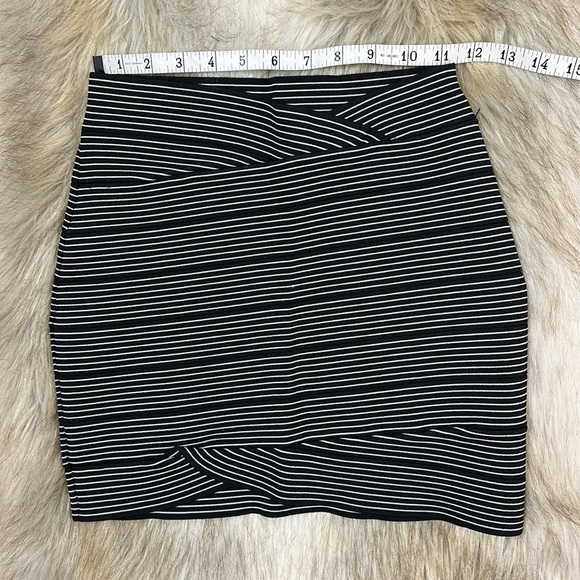 BCBGMAXAZRIA Black & White Stripped Bandage Mini Skirt, Medium - Picture 7 of 14